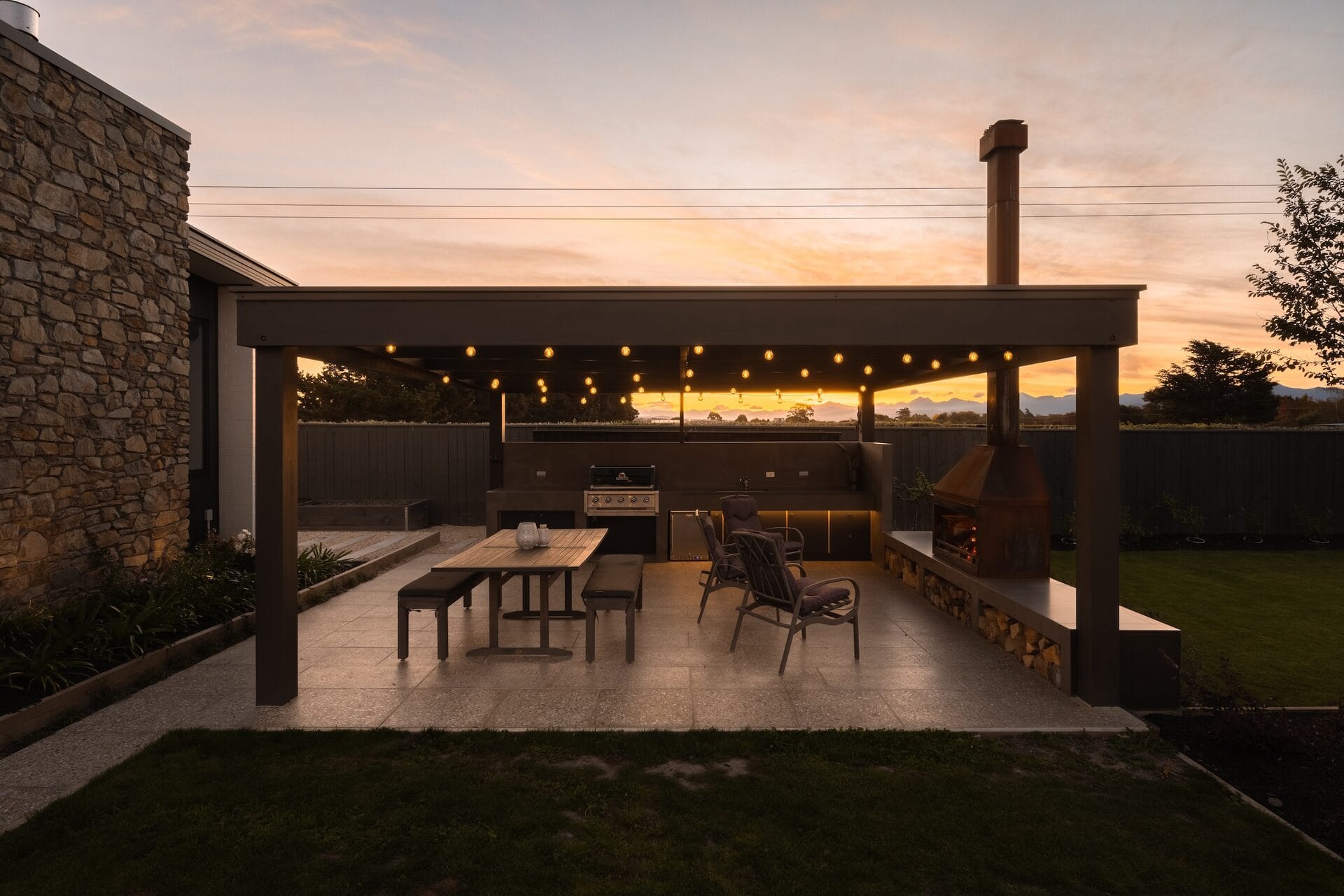 Pope Home — outdoor bar and entertaining area