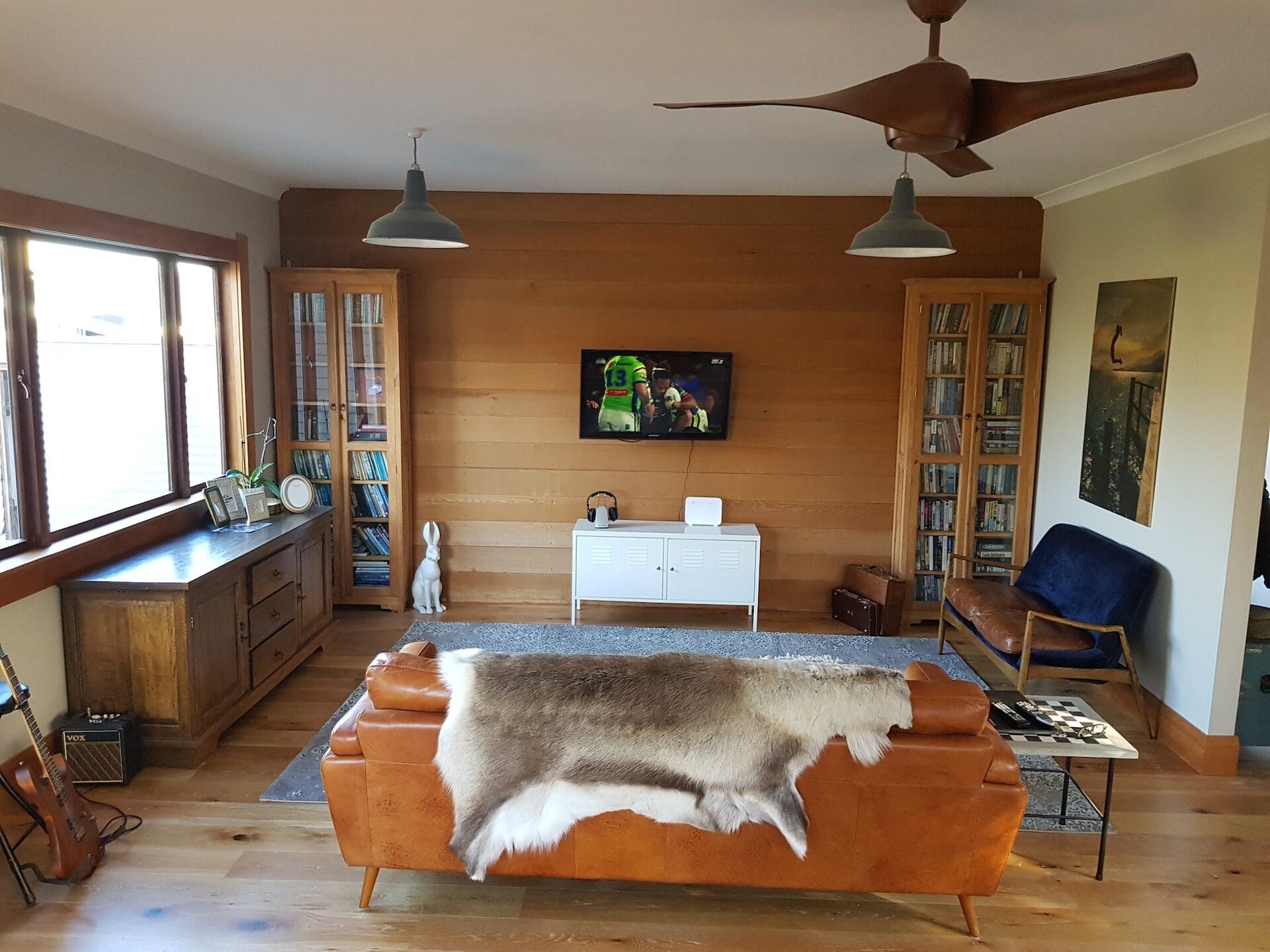 Severne St lounge with cedar sarking television wall